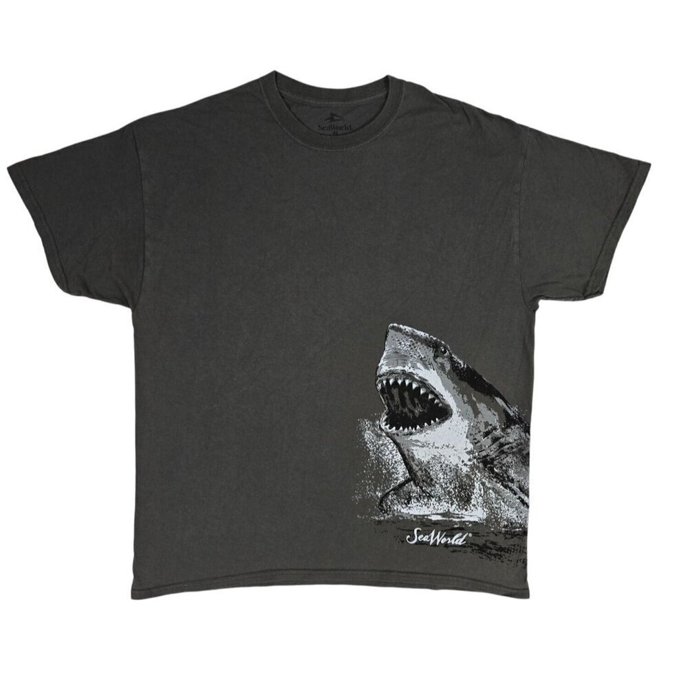 SeaWorld Shark Graphic T-Shirt XL Gray Cotton Crewneck Short Sleeve Casual Style